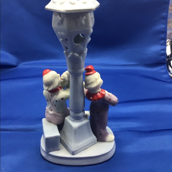 Musician clowns under street light - Picture 6 of 9